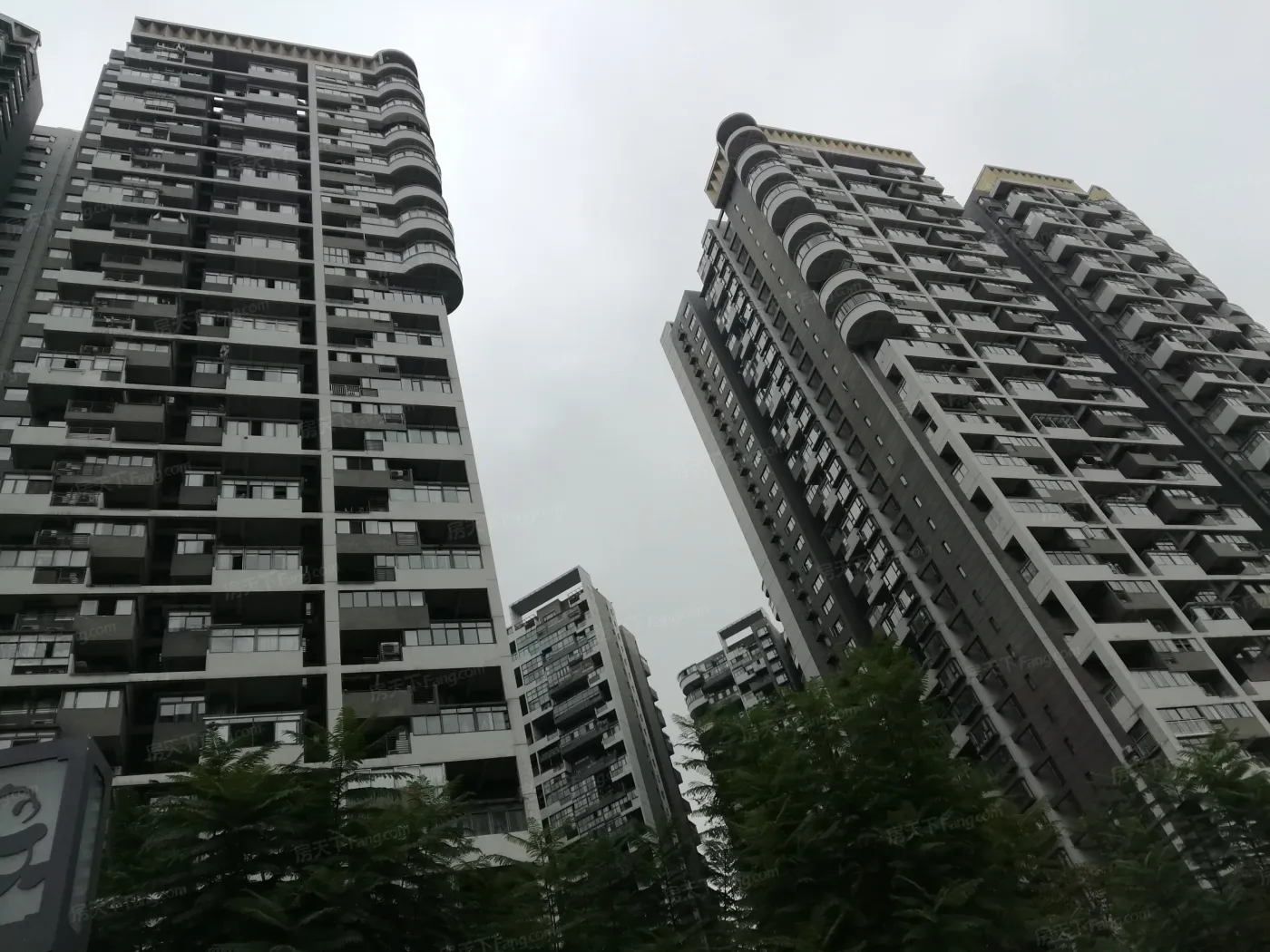 蓝光凯丽香江3室2厅2卫西北朝向3300.00元/月出租