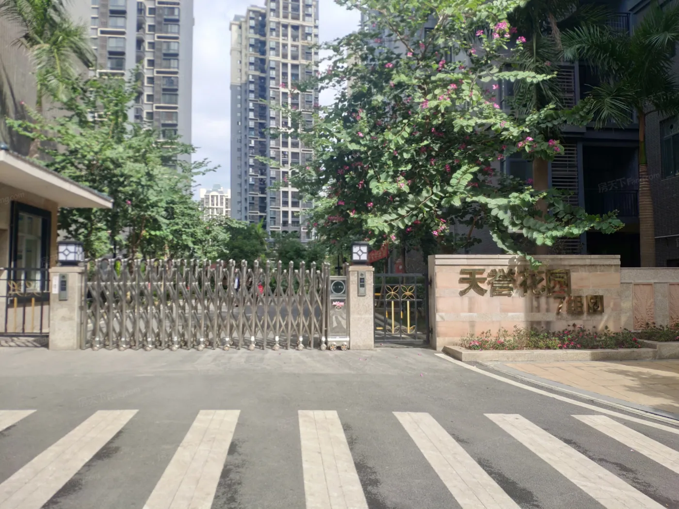 天誉花园7组团4室2厅2卫南北朝向1500.00元/月出租