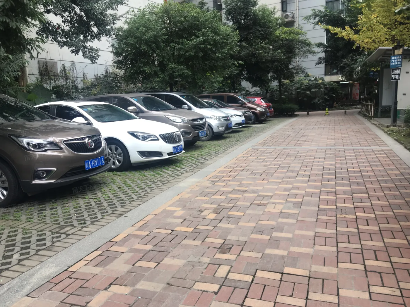 上行锦绣2室1厅1卫东西南北朝向2500.00元/月出租