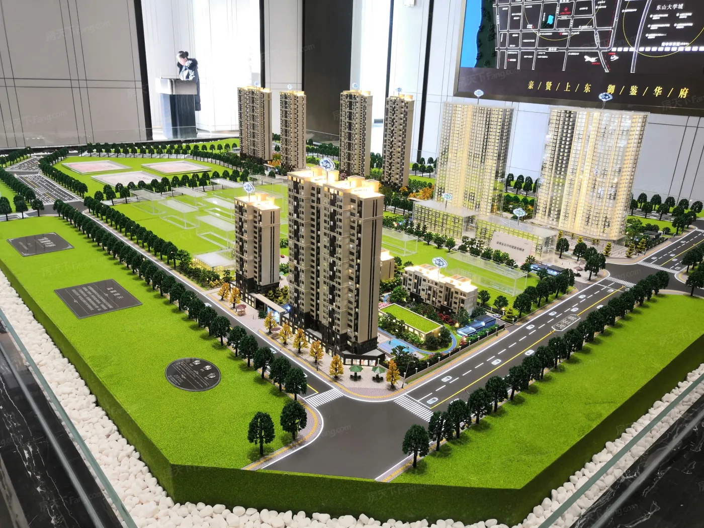 红星紫御华府3室2厅1卫南北朝向2000.00元/月出租