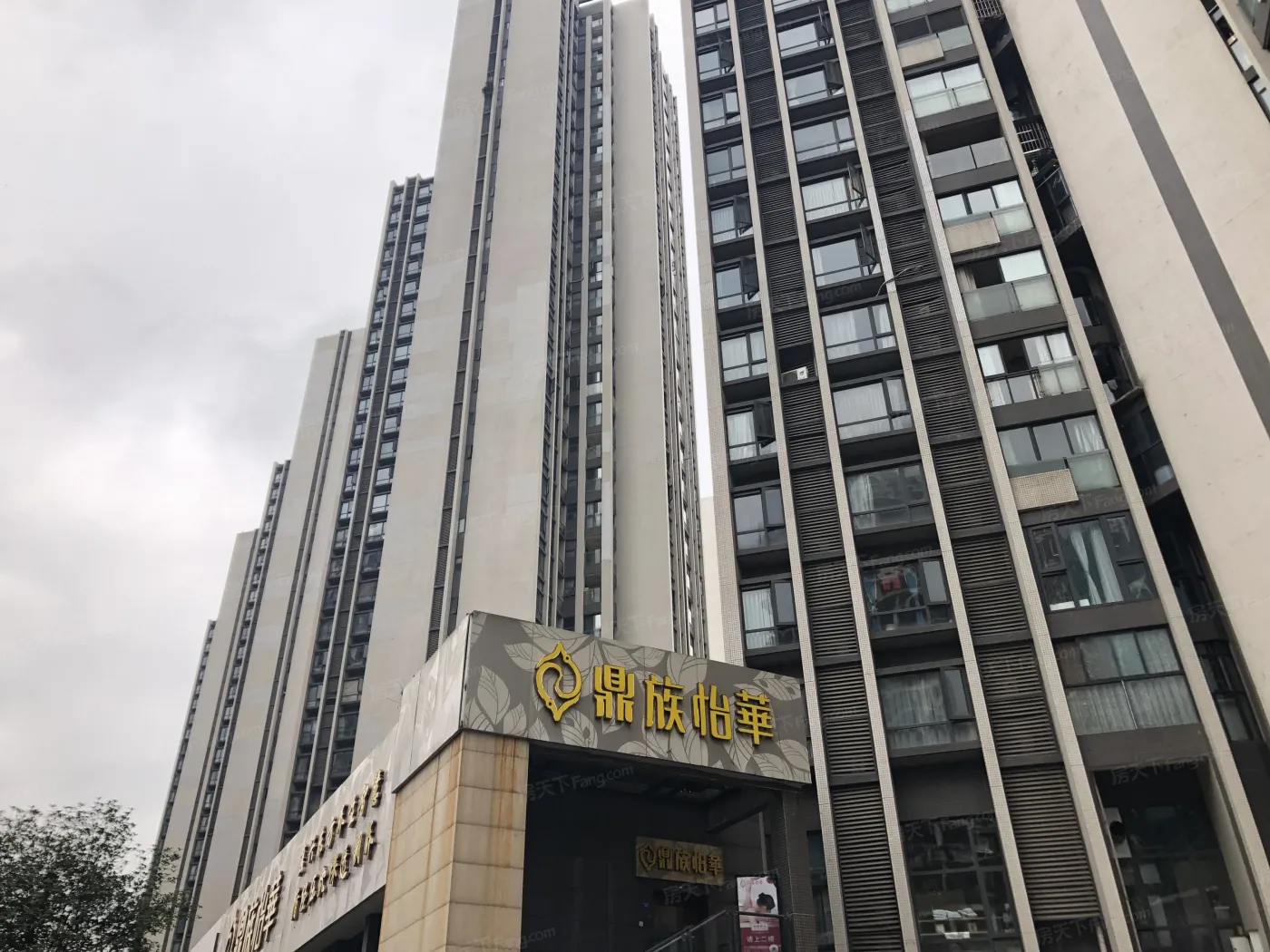 英郡二期3室2厅2卫东朝向4000.00元/月出租