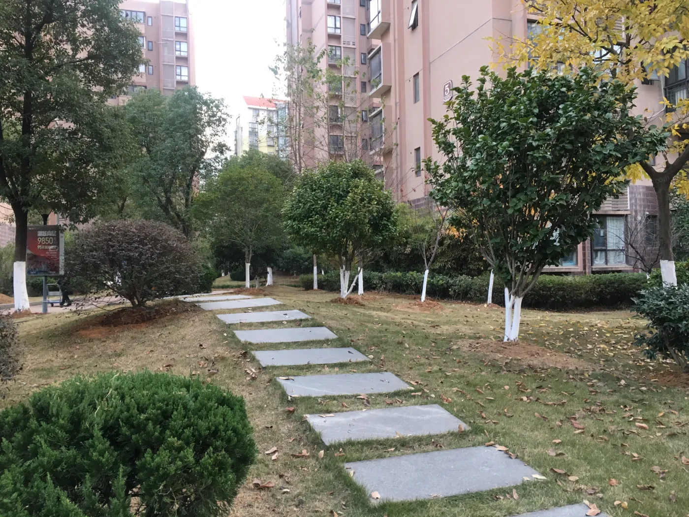 联泰景岗佳园4室2厅2卫南北朝向3800.00元/月出租