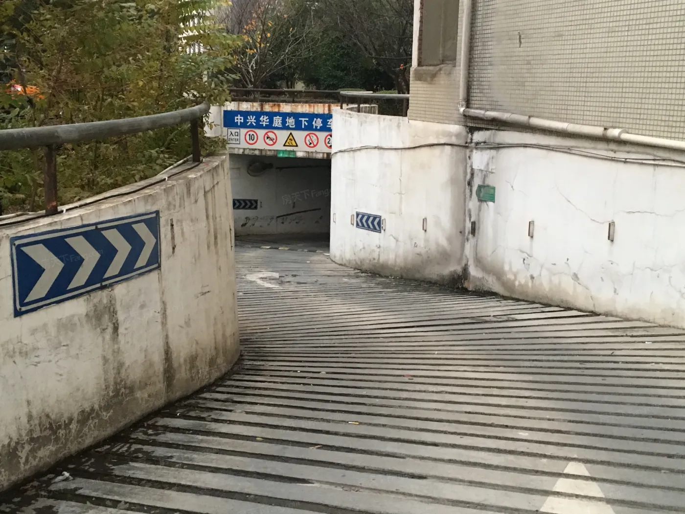 中兴华庭3室2厅1卫南朝向2800.00元/月出租