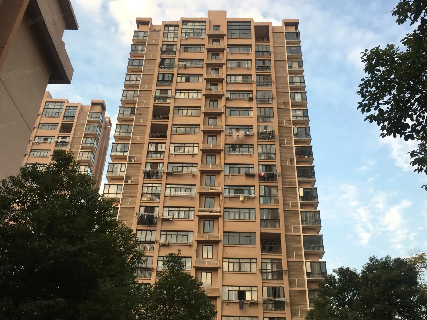 联泰景岗佳园3室2厅2卫南朝向4500.00元/月出租