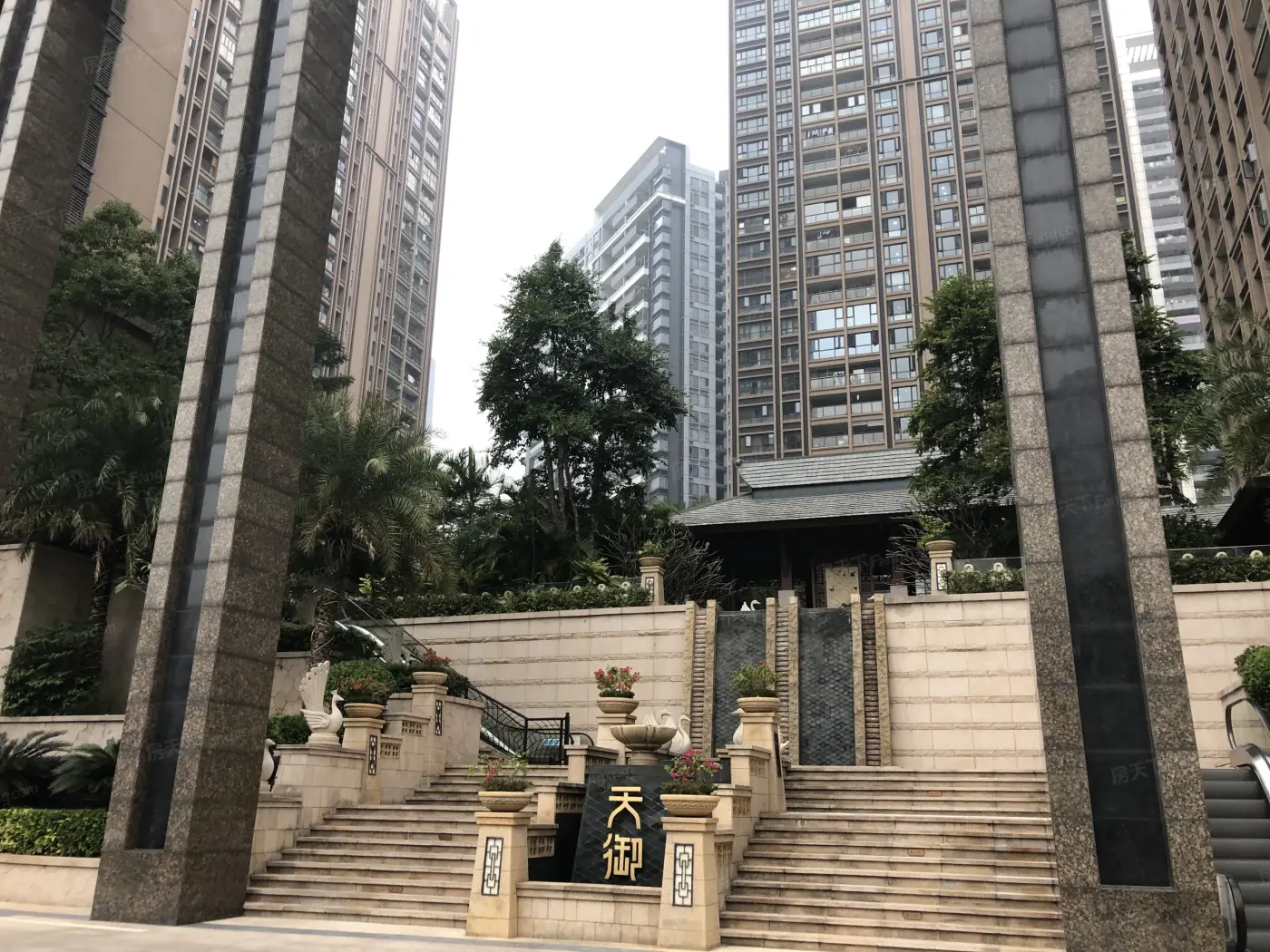天御豪庭,板式四 一房 户型方正 百万豪装 正东南向 看花园安静