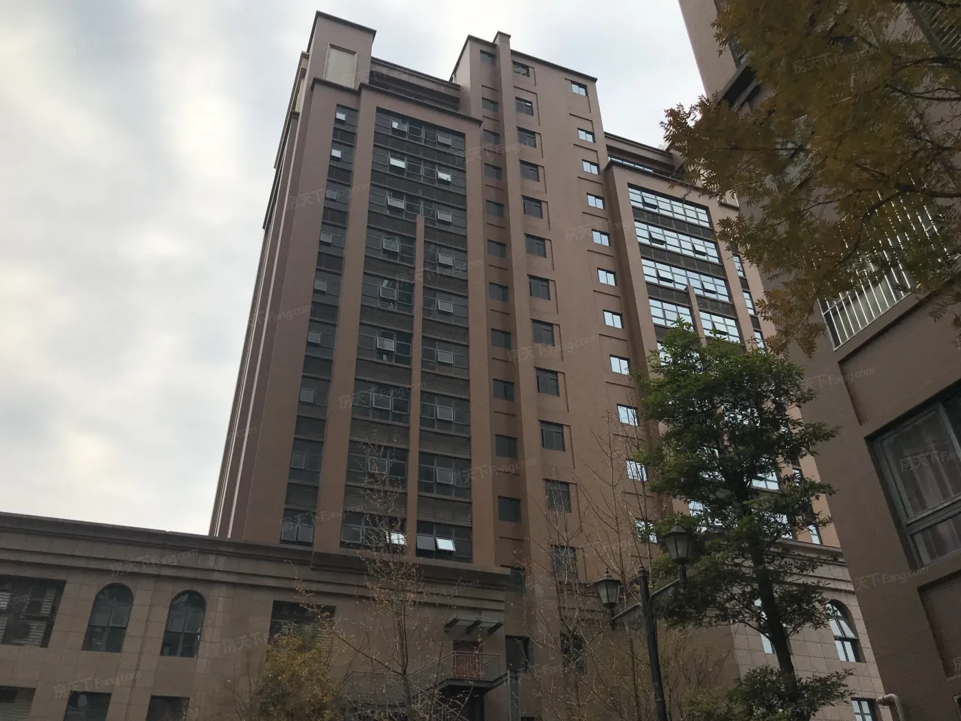 友盛上都3室2厅2卫东南朝向1800.00元/月出租