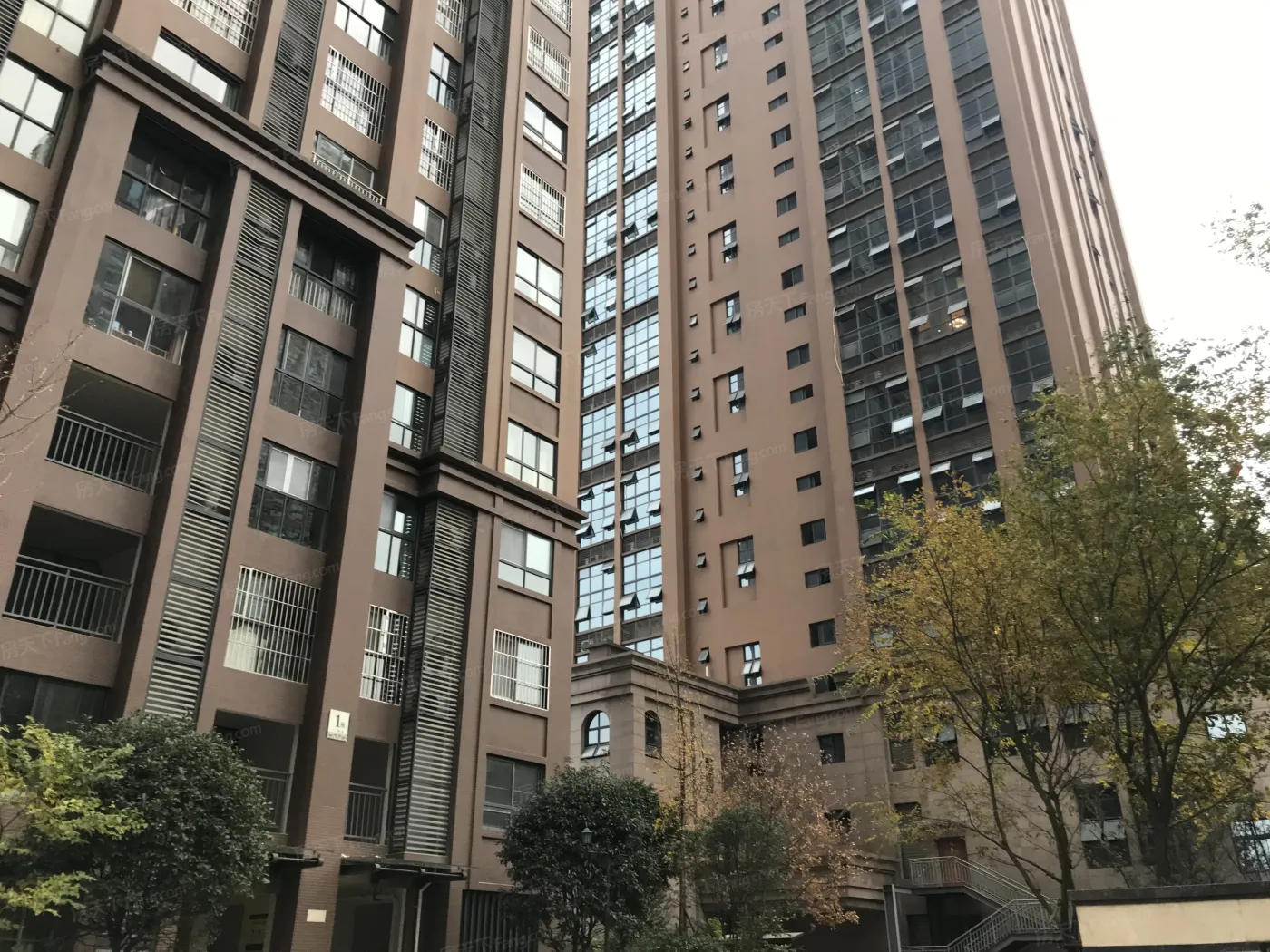 友盛上都3室2厅2卫东南朝向1600.00元/月出租