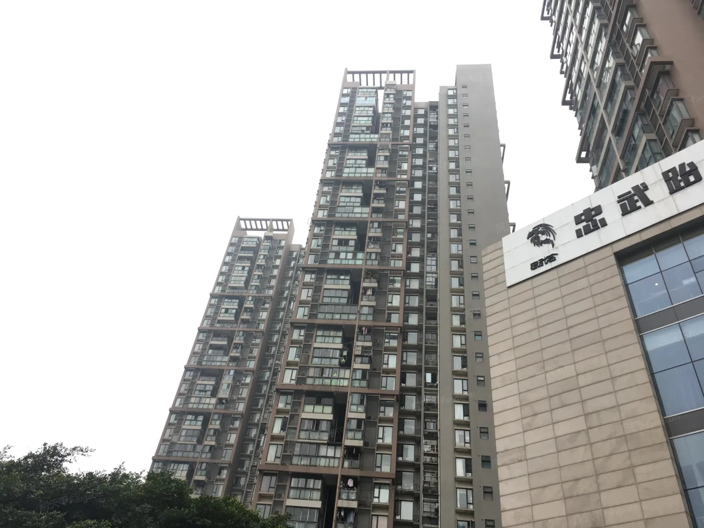 镏金岁月1室1厅1卫东朝向2300.00元/月出租