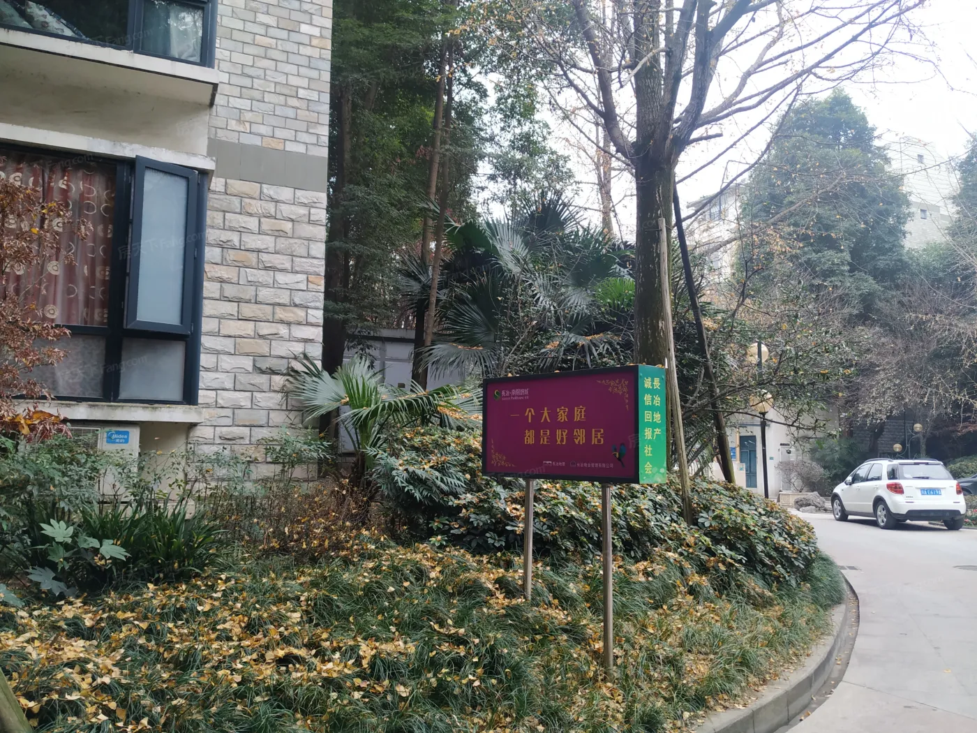 南阳锦城3室2厅2卫南北朝向3000.00元/月出租