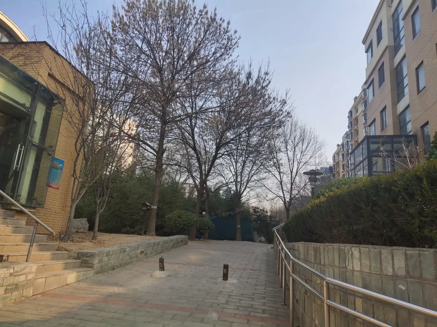 那尔水晶城3室2厅2卫南北朝向6800.00元/月出租
