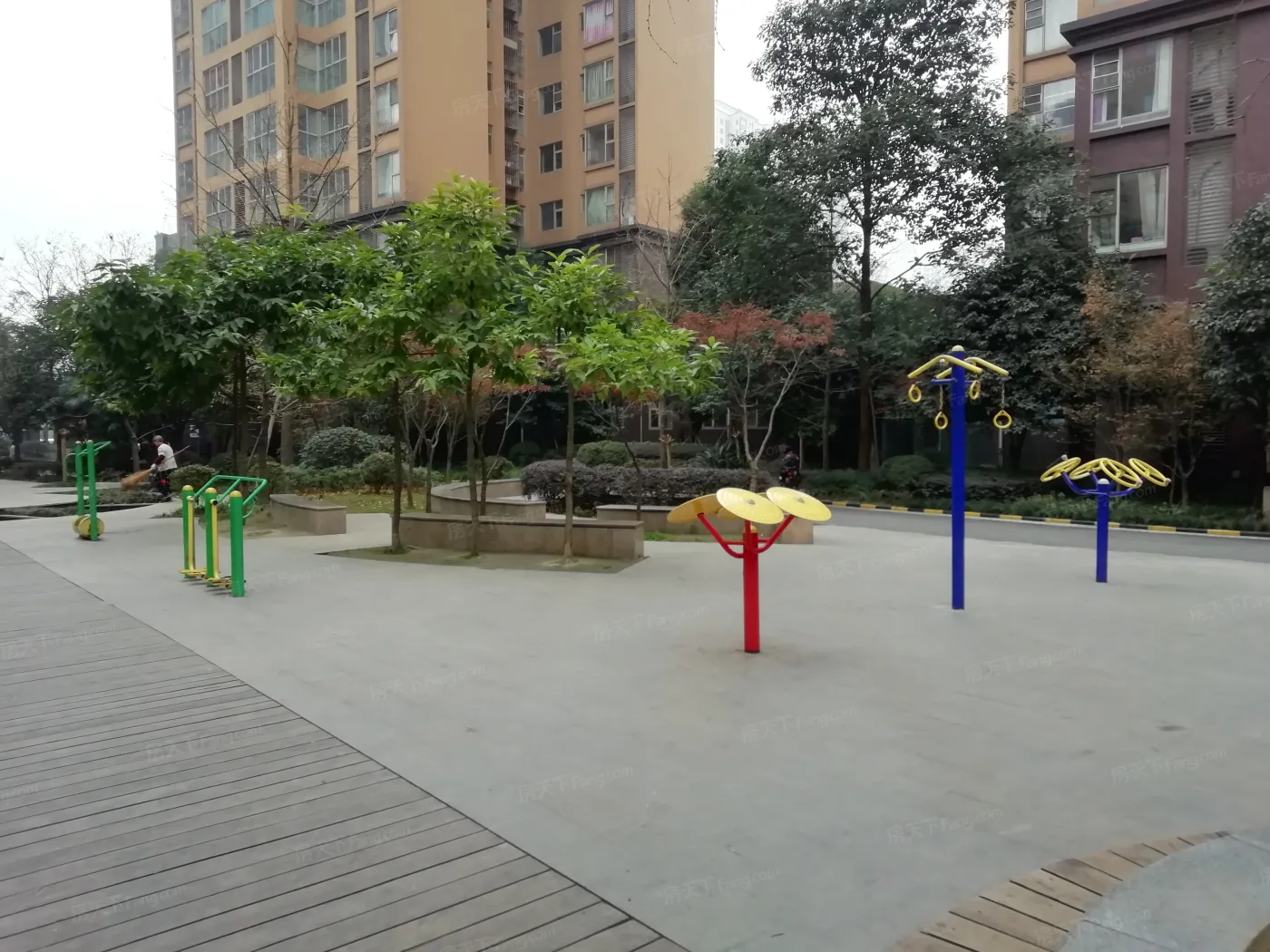 福地广场3室2厅1卫南北朝向2000.00元/月出租