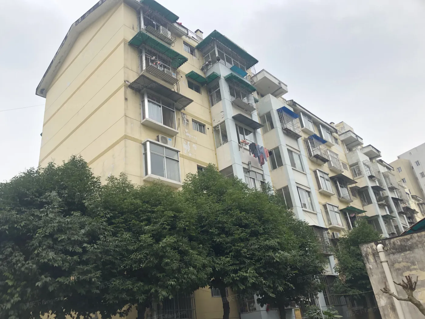 静安社区2室1厅1卫南朝向1300.00元/月出租