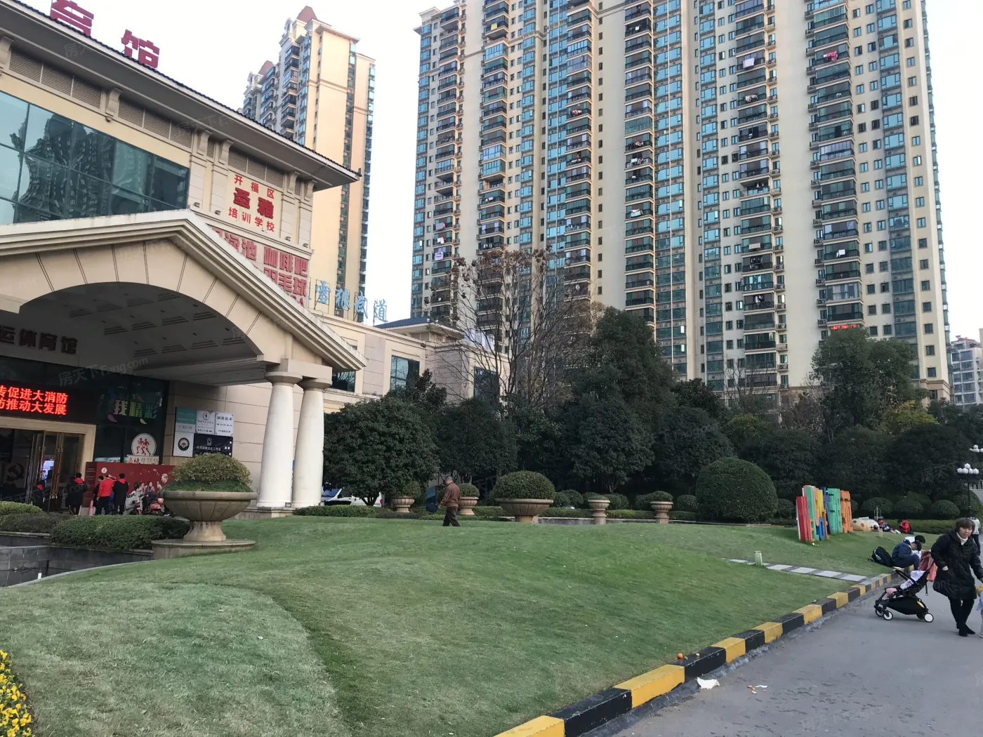 恒大悦湖商业广场3室2厅2卫南朝向3000.00元/月出租