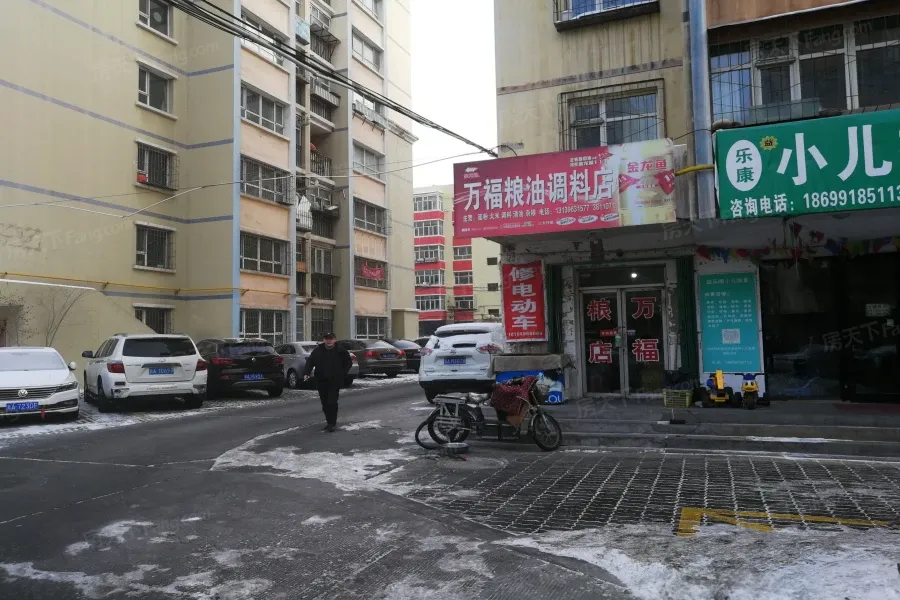 辰轩小区4室2厅2卫南北朝向3300.00元/月出租