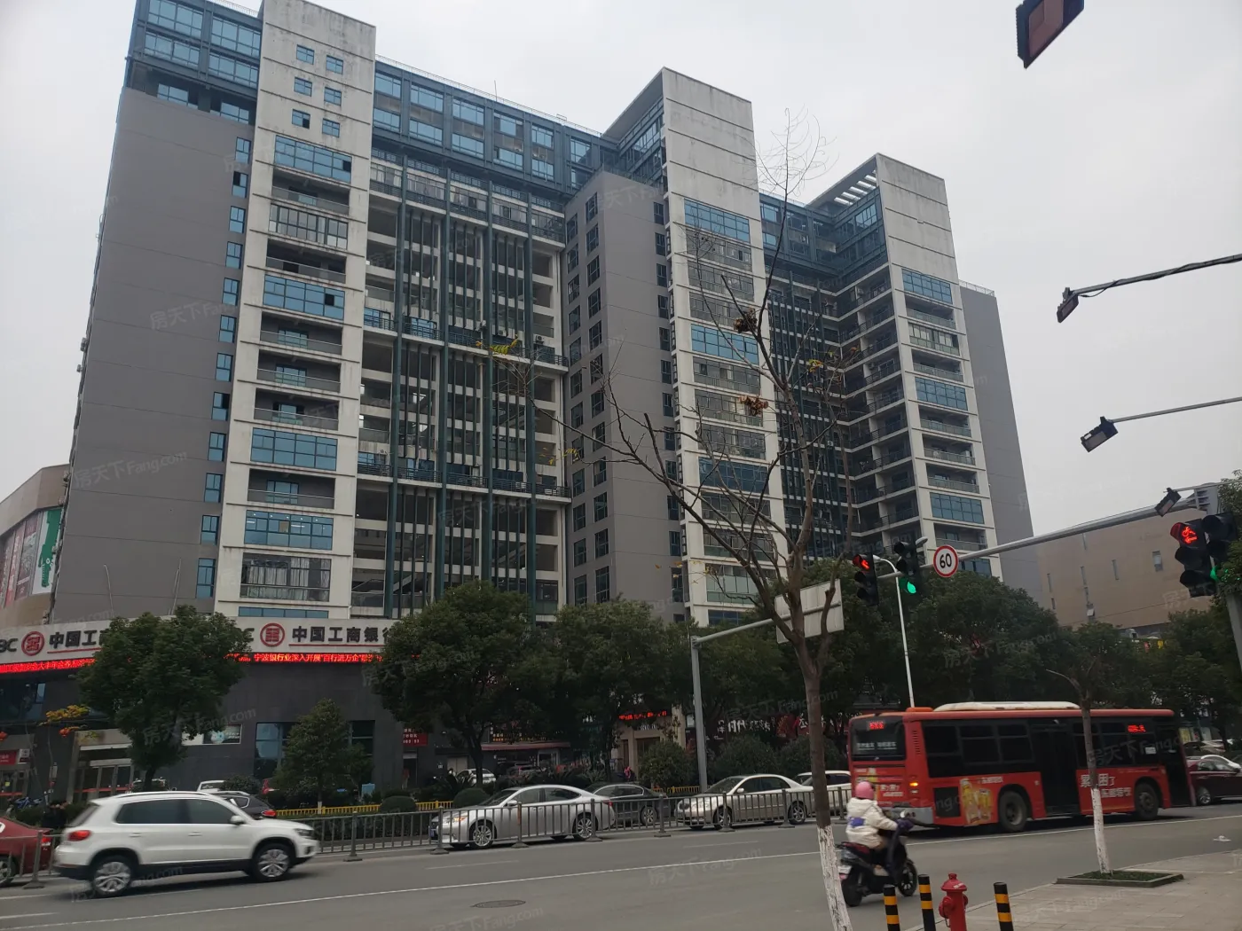 嘉华富嘉天下1室2厅1卫东南朝向2200.00元/月出租