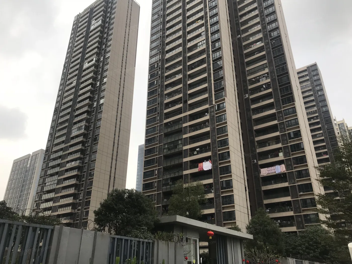 保利中悦花园3室2厅2卫东南朝向3000.00元/月出租