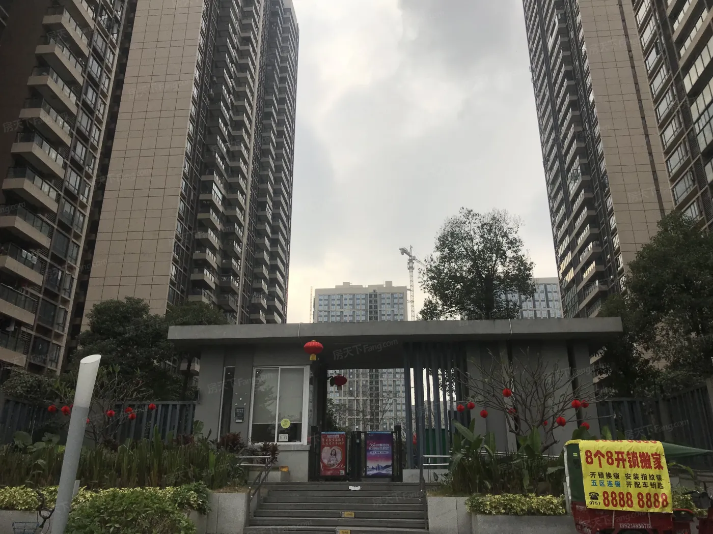 保利中悦花园3室2厅2卫东朝向2500.00元/月出租