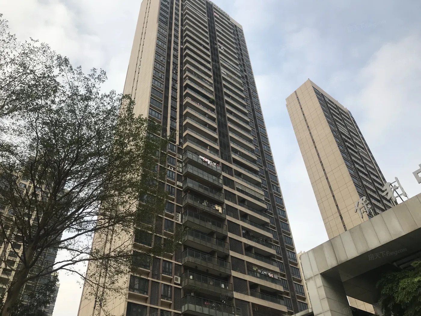 保利中悦花园3室2厅2卫东南朝向3000.00元/月出租