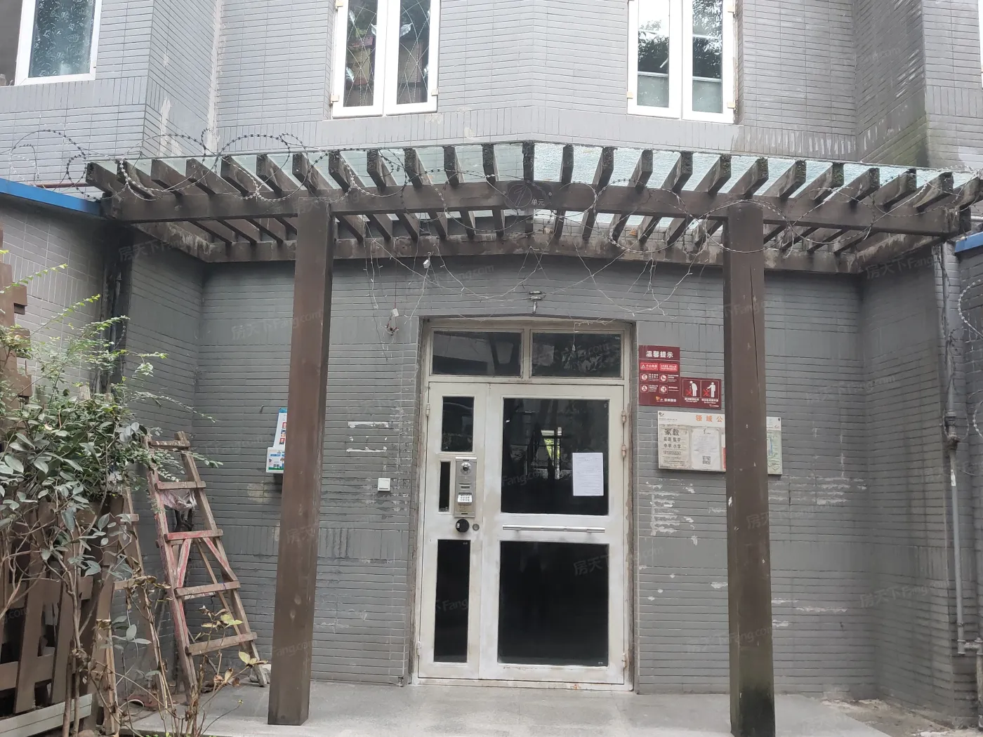 领域3室2厅2卫东朝向3500.00元/月出租