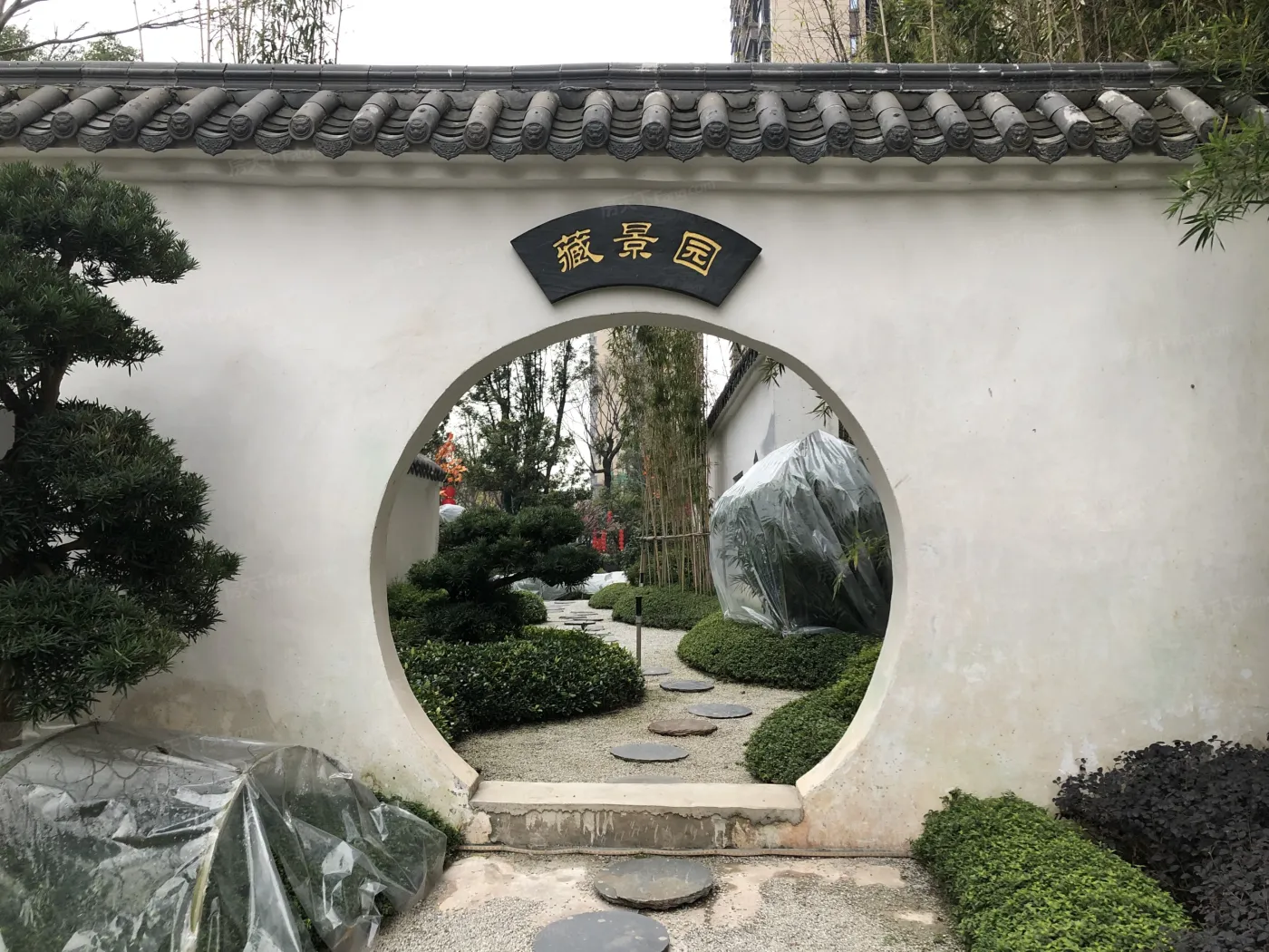 恒大悦珑台3室2厅2卫南北朝向1800.00元/月出租