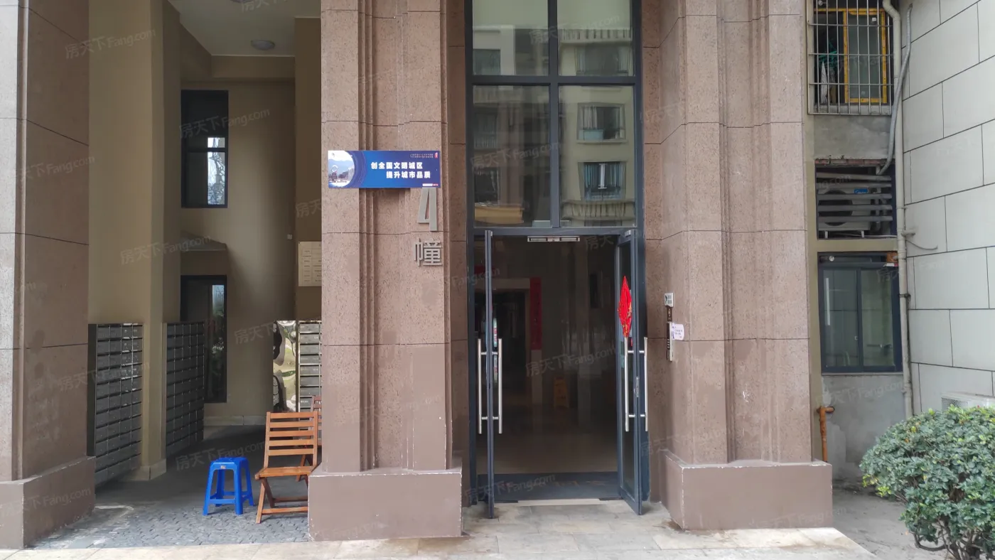 融汇国际温泉城童话里3室1厅1卫东朝向2100.00元/月出租