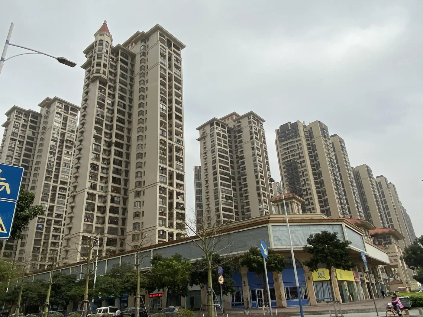 怡翠玫瑰园3室2厅2卫南朝向2800.00元/月出租