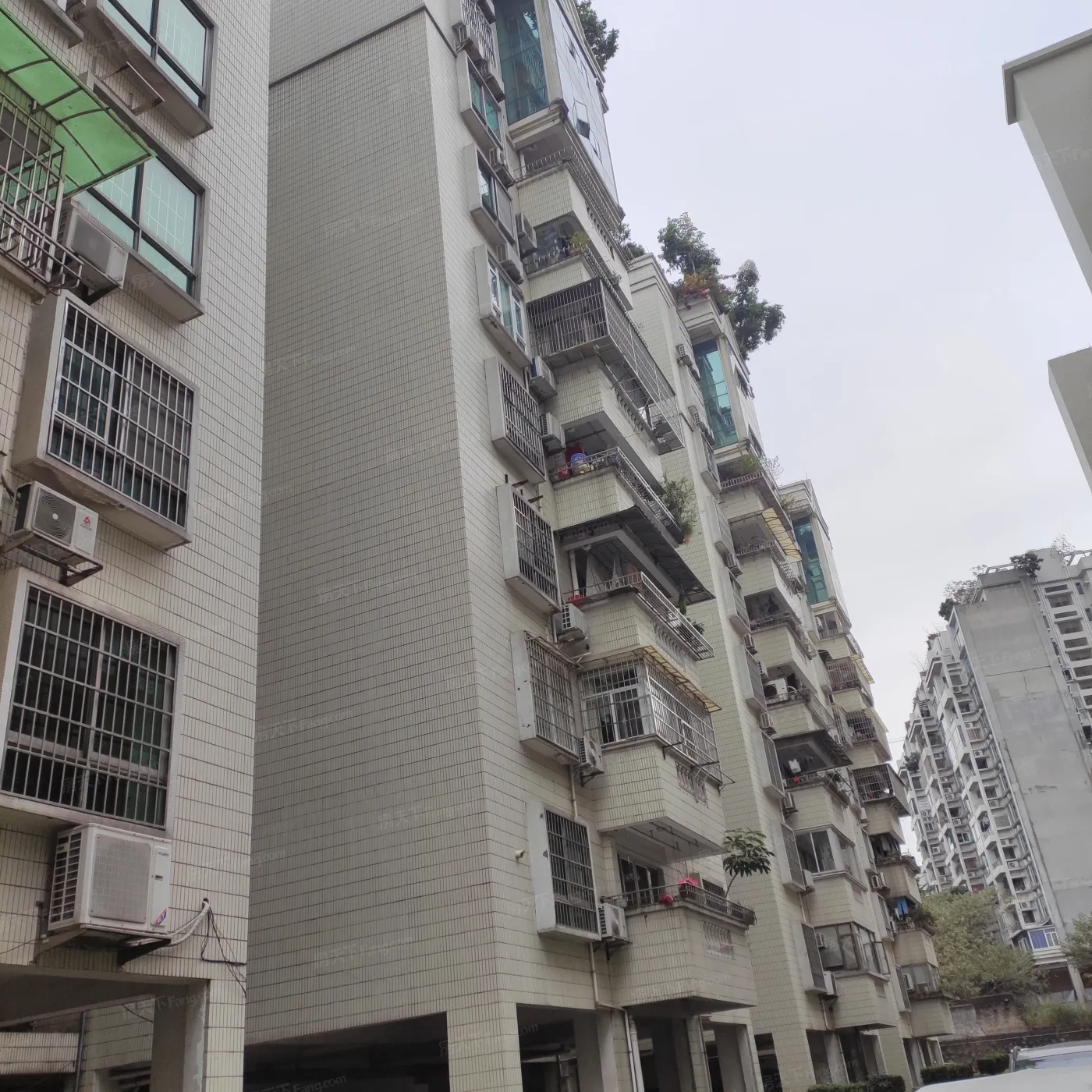 华江花园2室1厅2卫东南朝向5000.00元/月出租