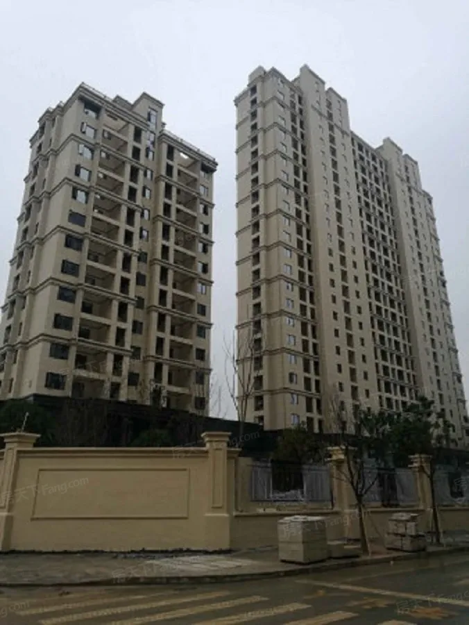 御龙湾锦园3室2厅1卫南朝向5000.00元/月出租