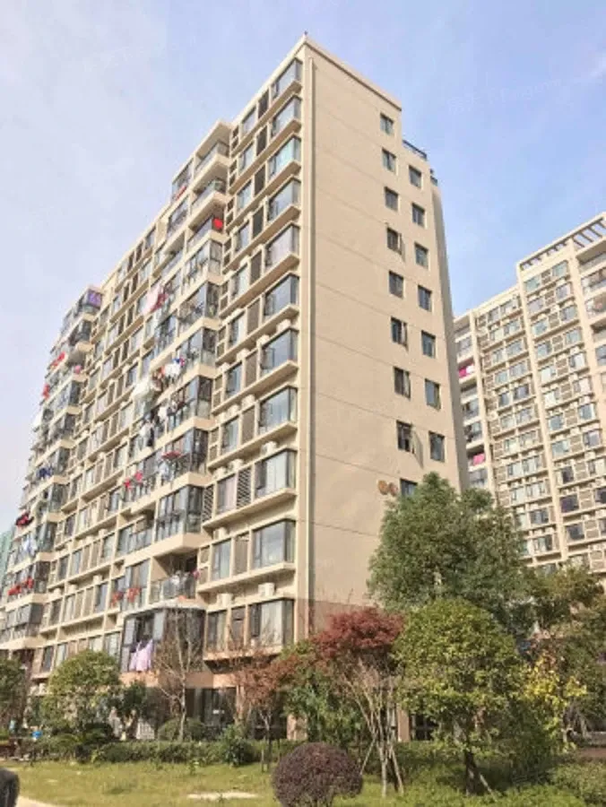 万鸿嘉园3室1厅2卫南朝向2500.00元/月出租