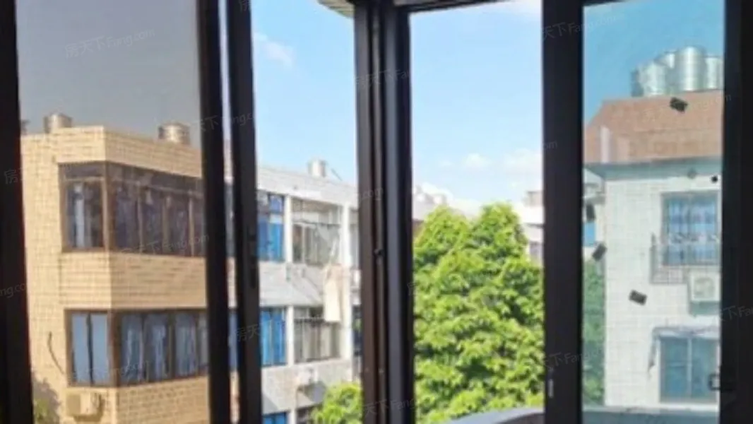 台乐一村4室2厅2卫南北朝向2000.00元/月出租