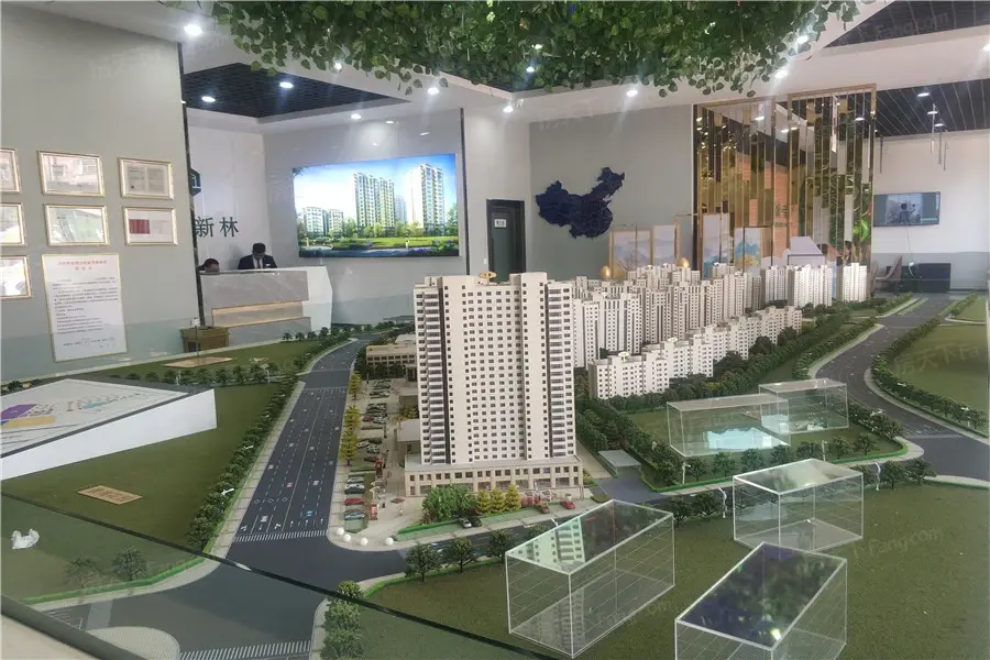 桐城新林工程快速推进北侧楼栋正在进行外立面施工
