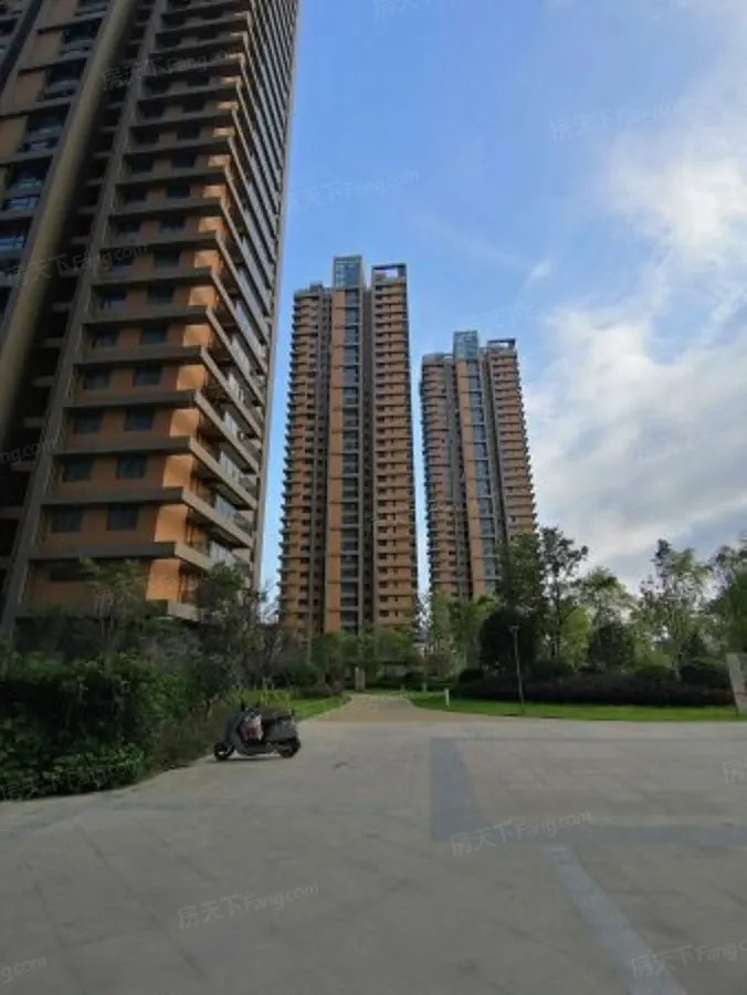 江岸锦苑3室2厅1卫南朝向1600.00元/月出租