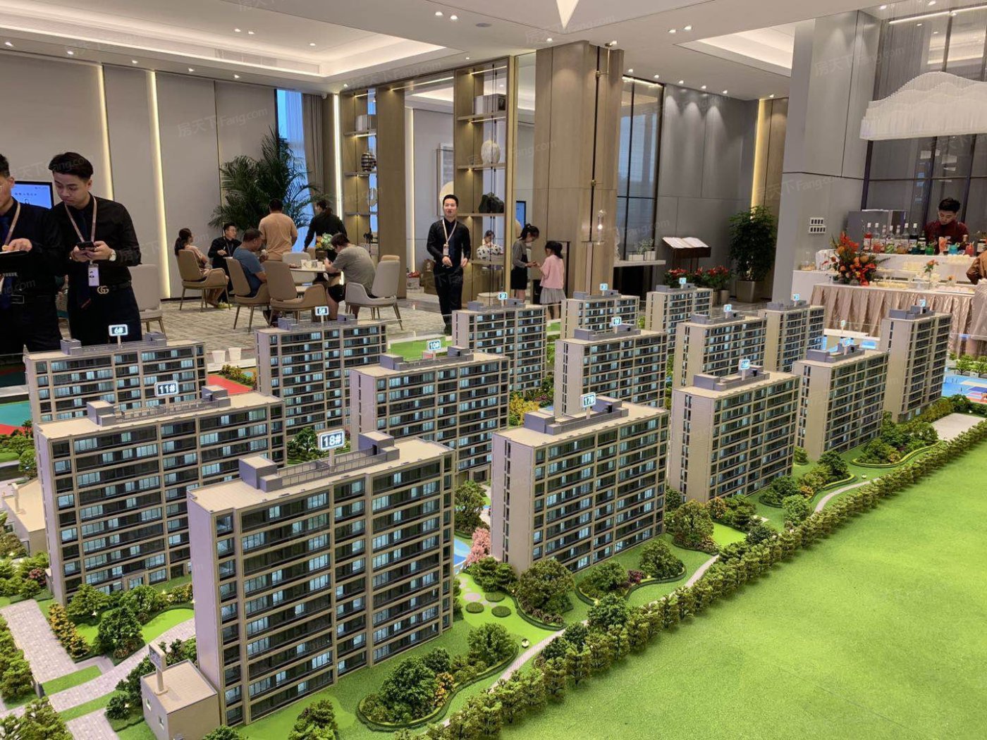 保亿湖风雅园3室2厅2卫南北朝向2600.00元/月出租