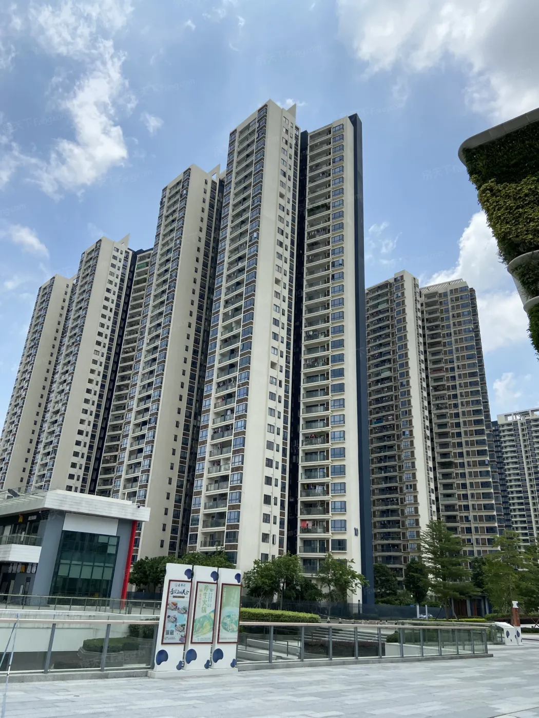 自由人花园3室2厅2卫南朝向3000.00元/月出租