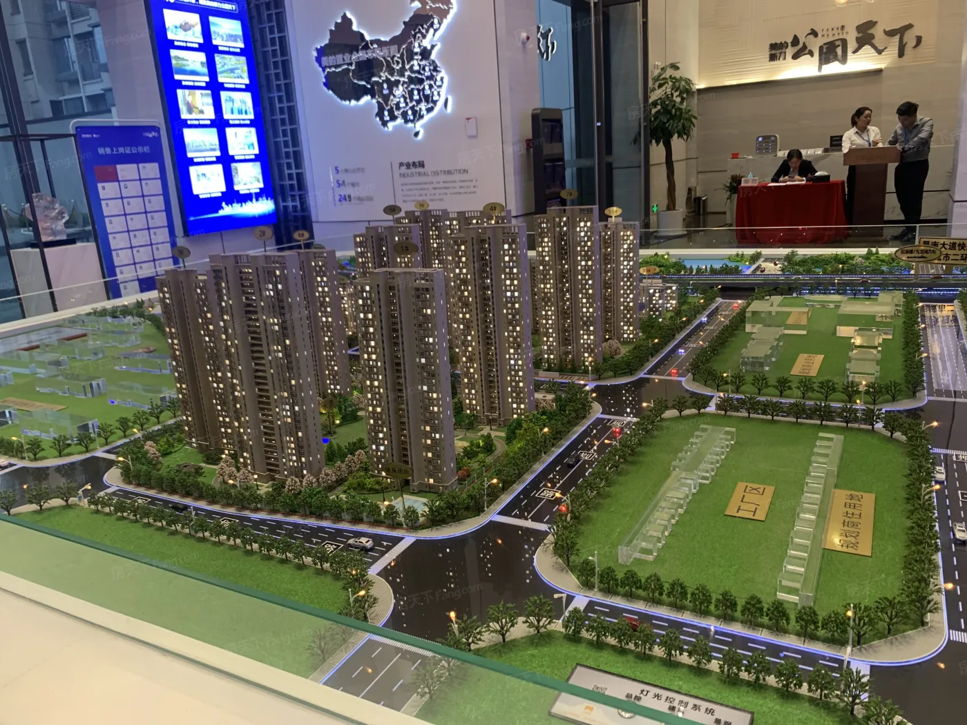 美的公园天下3室2厅2卫南北朝向1800.00元/月出租