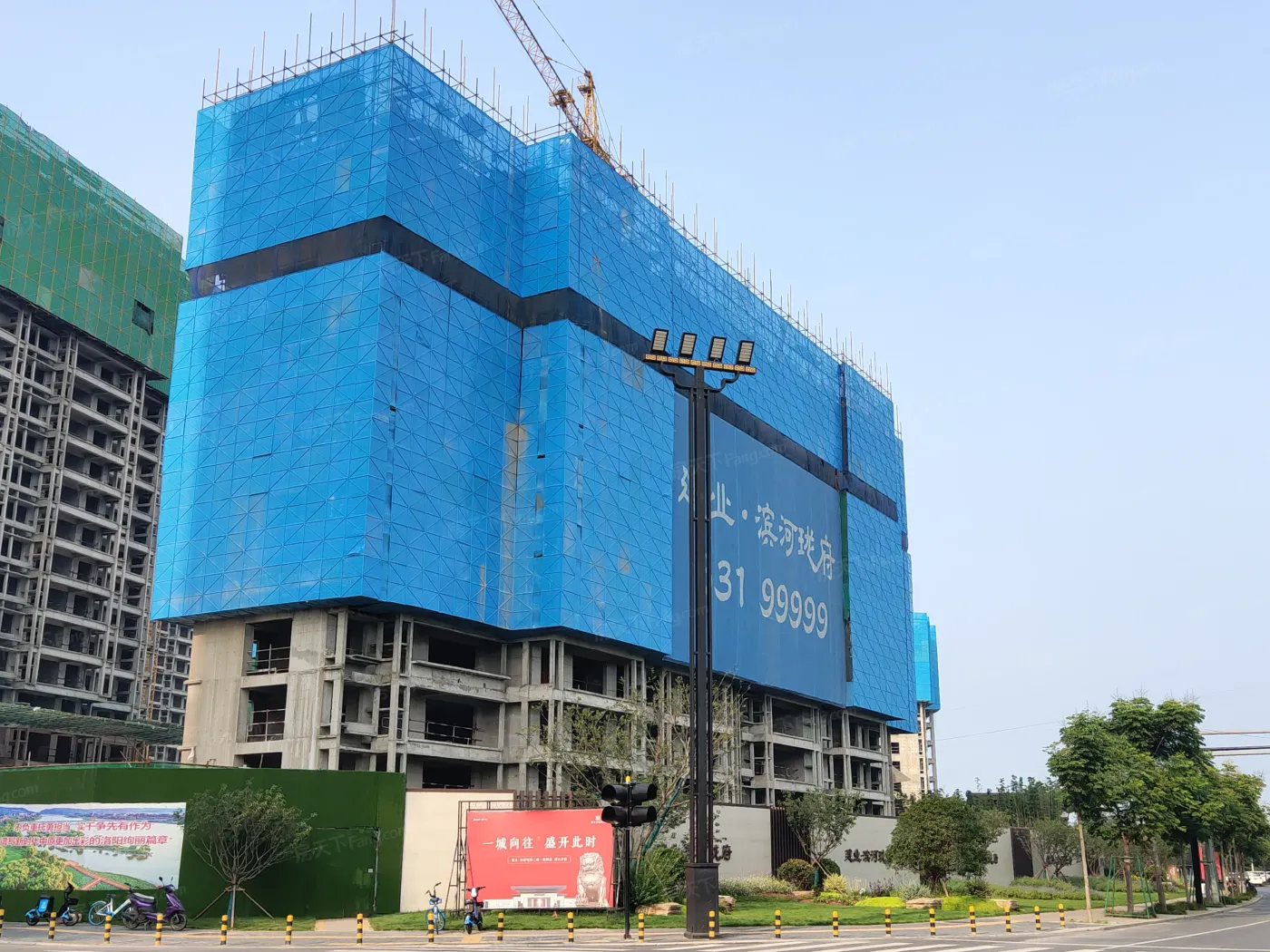 建业·滨河珑府3室2厅2卫南朝向2000.00元/月出租