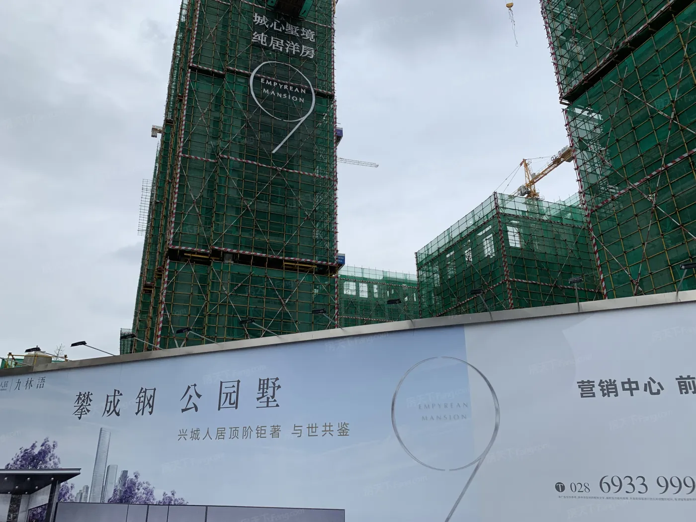 人居九林语瀚岳阁4室2厅2卫南朝向8500.00元/月出租