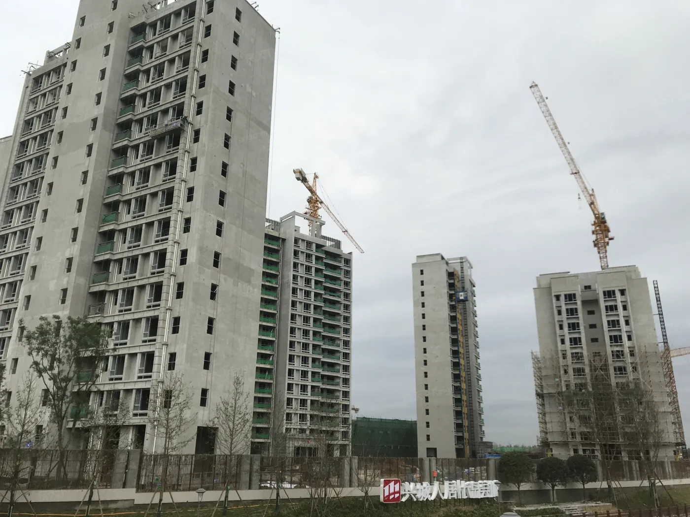 人居长岛荟城3室2厅2卫东南朝向2080.00元/月出租