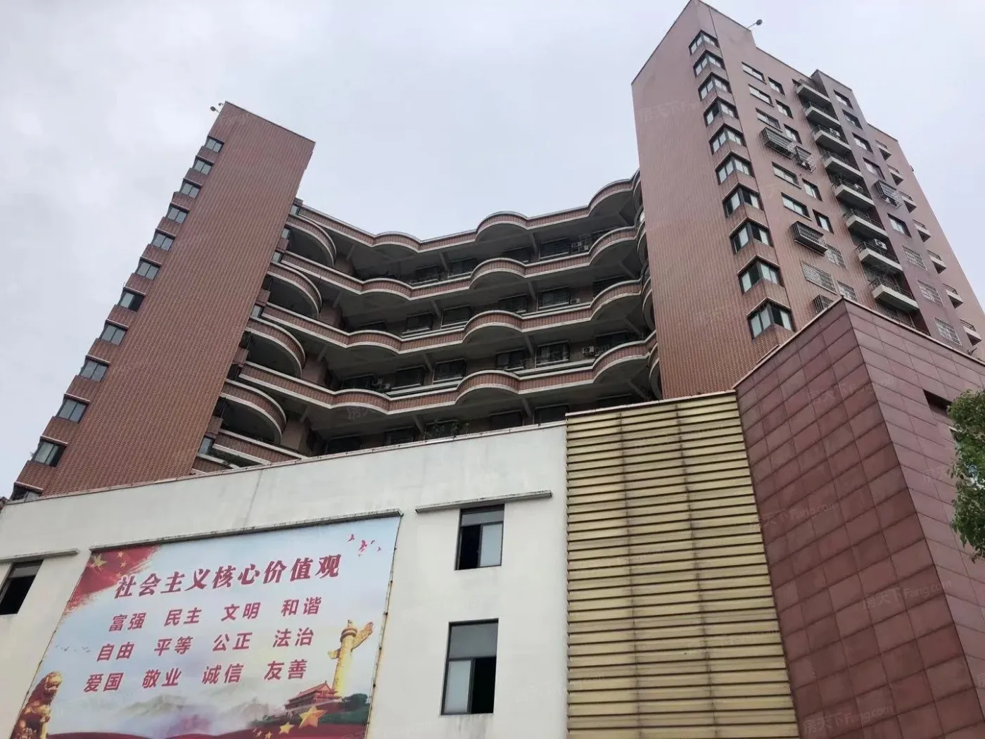 金发太阳豪庭2室2厅2卫南朝向2100.00元/月出租