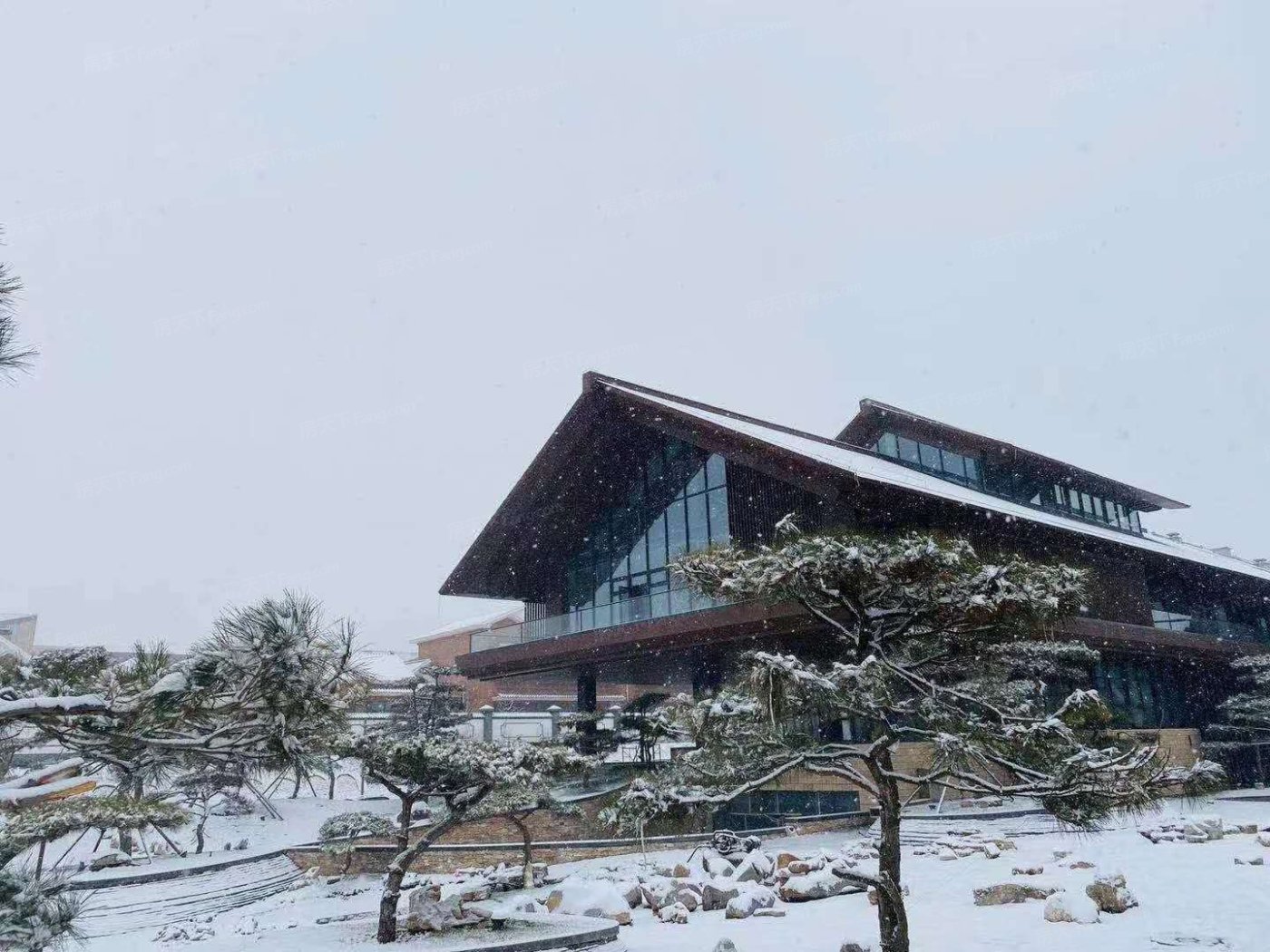 白石山居春华园实景图