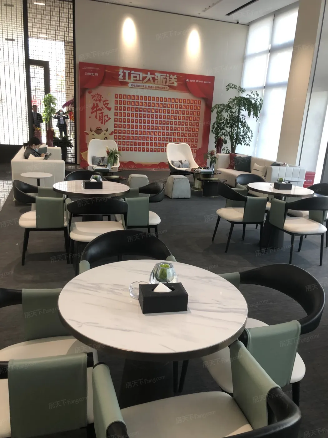 汉高学士府5室2厅2卫南北朝向2500.00元/月出租