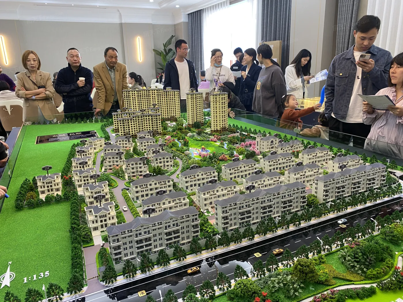 蓝城·邑墅3室2厅2卫南朝向2500.00元/月出租