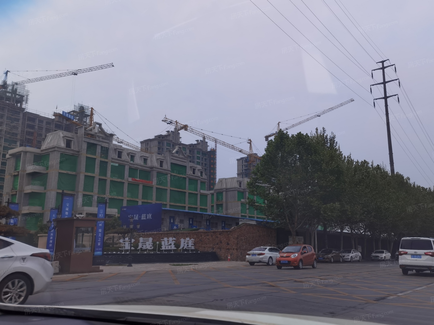 宝晟蓝庭位于鹿泉和平西路与石柏南大街交口西北角,属于北国奥莱商圈