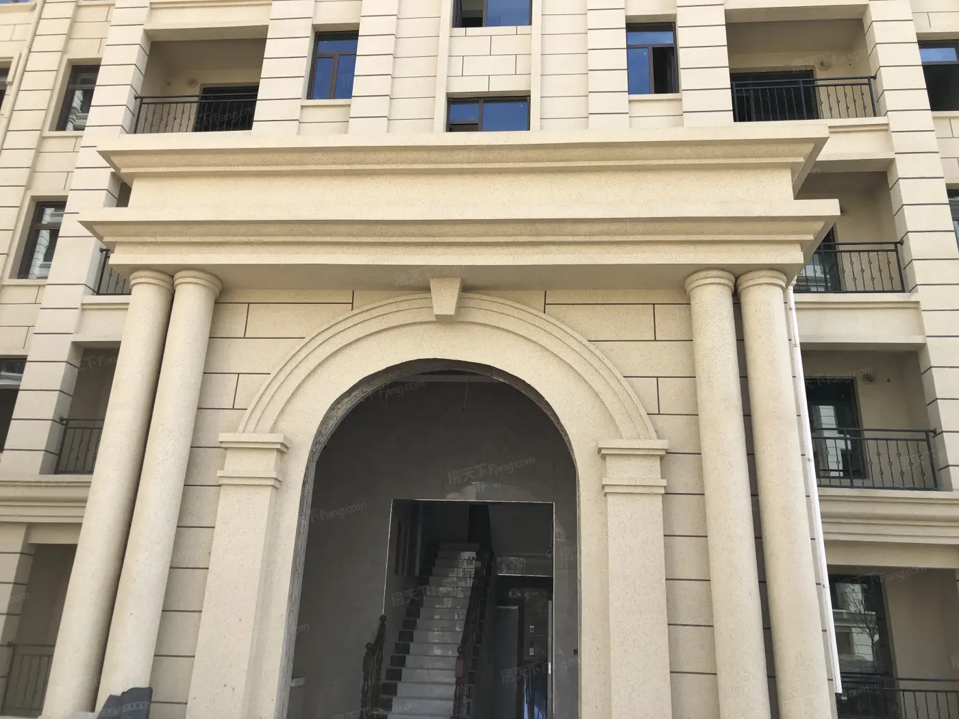 实景图:5.16小区单元门实拍