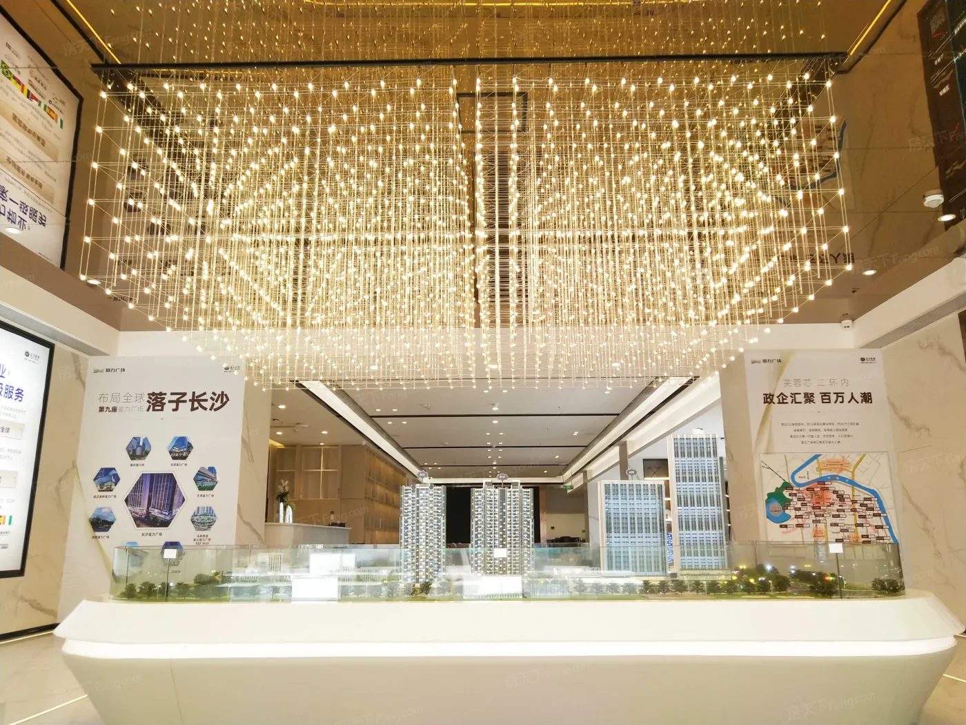 富力广场3室2厅2卫南朝向3500.00元/月出租