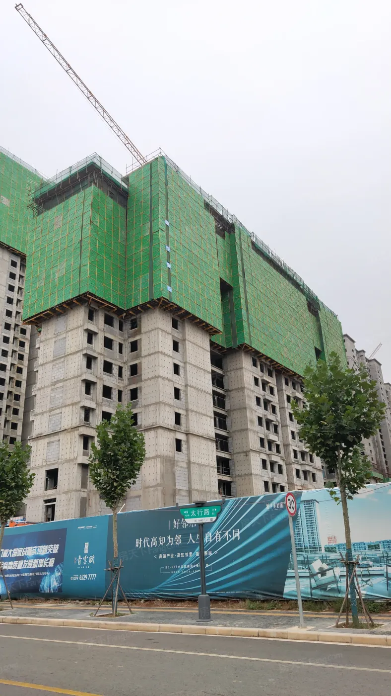 绿都中梁青云赋3室2厅1卫南北朝向1000.00元/月出租