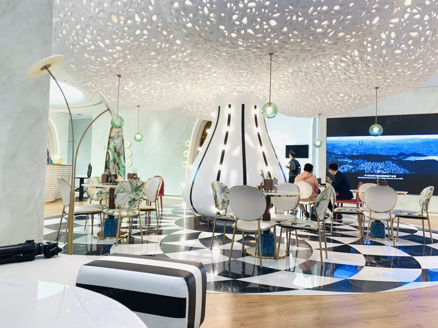 中海金地·中央园著3室2厅2卫南朝向2100.00元/月出租