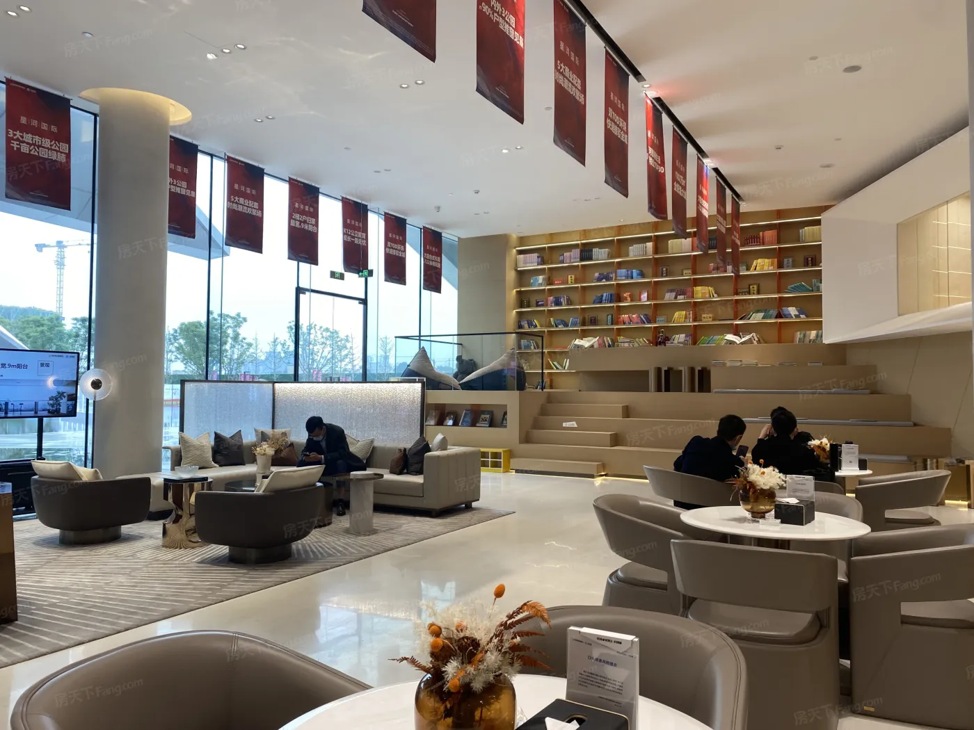 星河WORLD-公园三号4室2厅2卫西南朝向1250.00元/月出租