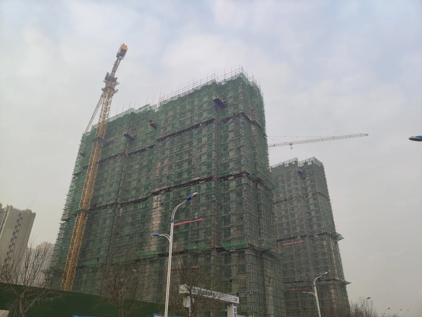东冠·逸品龙湾2室2厅1卫南北朝向2000.00元/月出租