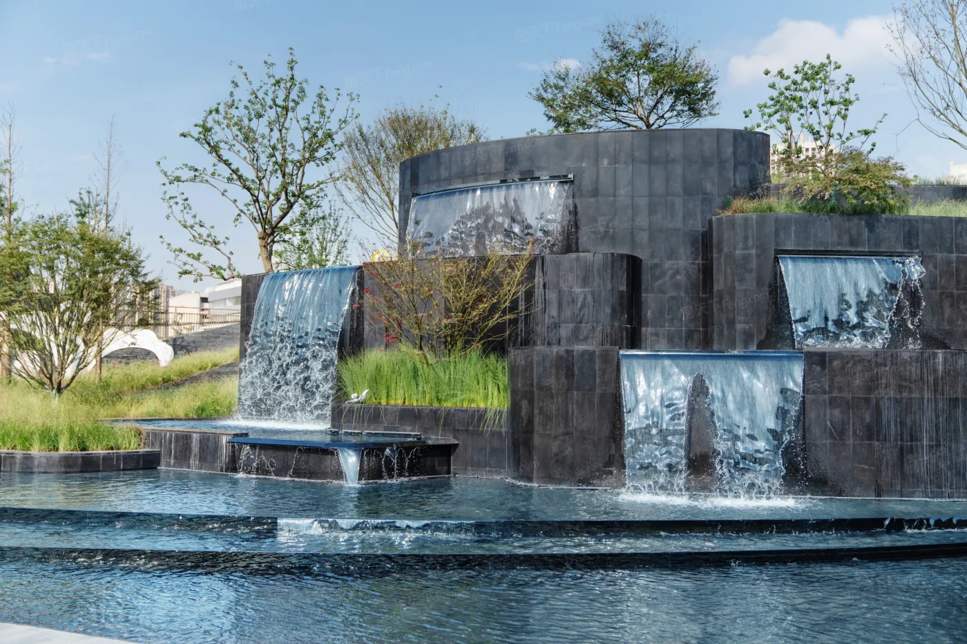 新希望天府锦麟壹品4室1厅2卫西南朝向3800.00元/月出租